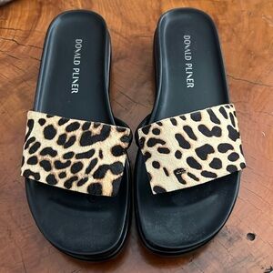 Donald Pliner Fifi ladies size 8.M